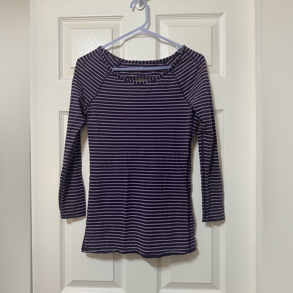 Lululemon physically fit long sleeve tee size 4 vguc